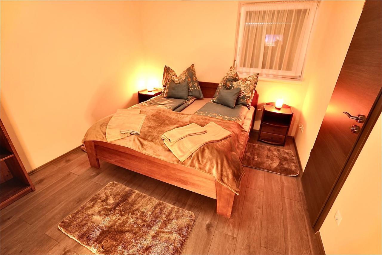 Bacchus Pub Es Panzio Bed & Breakfast Dunaharaszti Ngoại thất bức ảnh