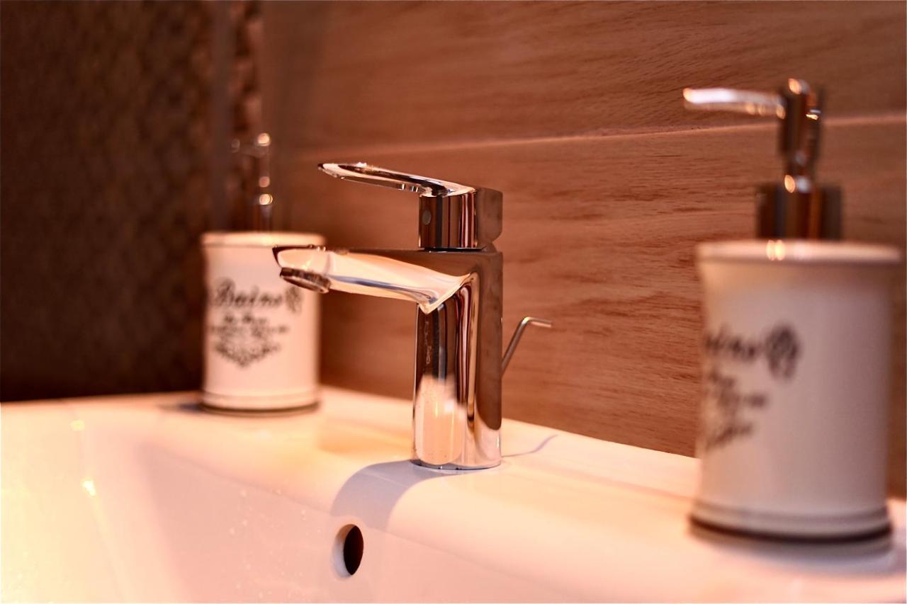 Bacchus Pub Es Panzio Bed & Breakfast Dunaharaszti Ngoại thất bức ảnh