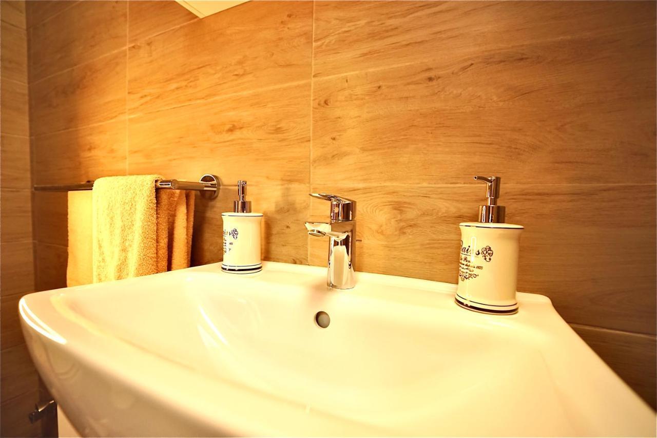 Bacchus Pub Es Panzio Bed & Breakfast Dunaharaszti Ngoại thất bức ảnh