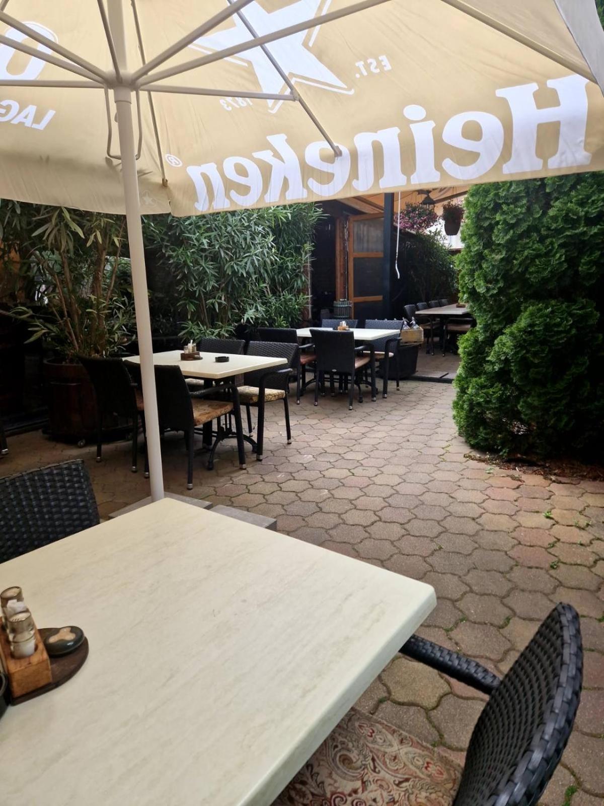 Bacchus Pub Es Panzio Bed & Breakfast Dunaharaszti Ngoại thất bức ảnh